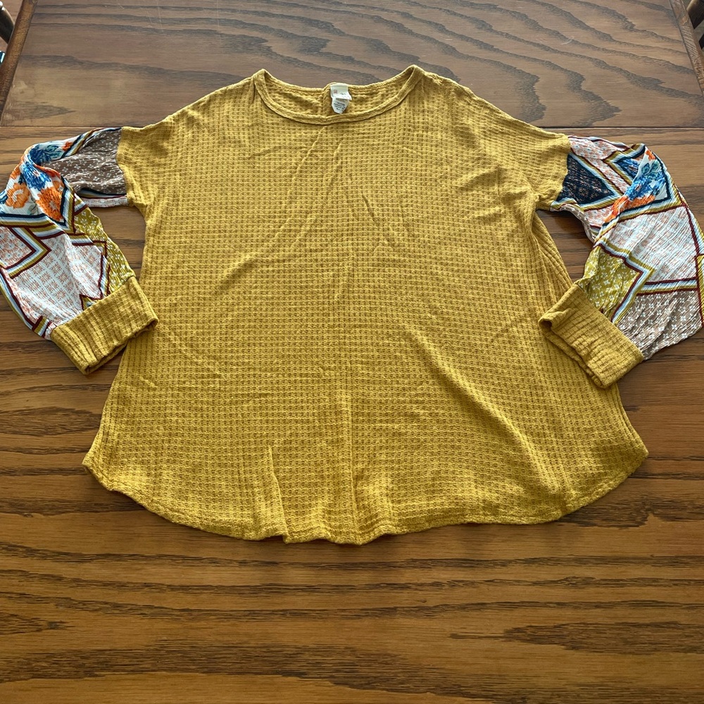 7th Ray Gold Boxy Blouse with pattern sleeves